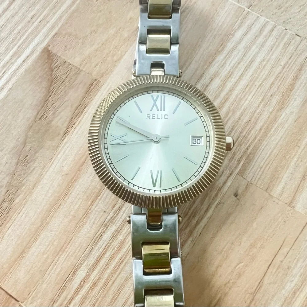 Relic ladies Camille two-toned champagne gold tone watch NEW BATTERY